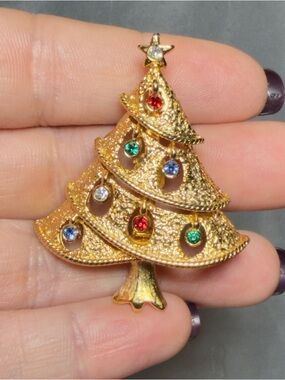 JJ Vintage Multicolor Rhinestone Christmas Tree Brooch Silver Tone Holiday Pin